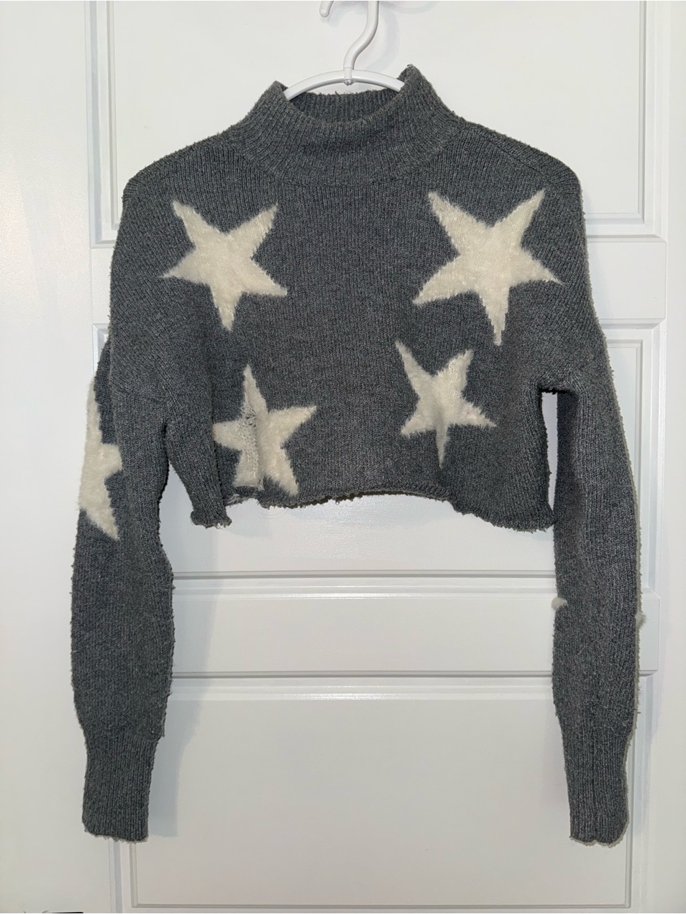 Arizona Jean Company Gray Cropped Turtleneck Sweater with White Stars